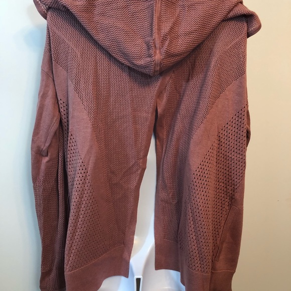 NWT Lululemon Still Movement Wrap - Picture 3 of 5